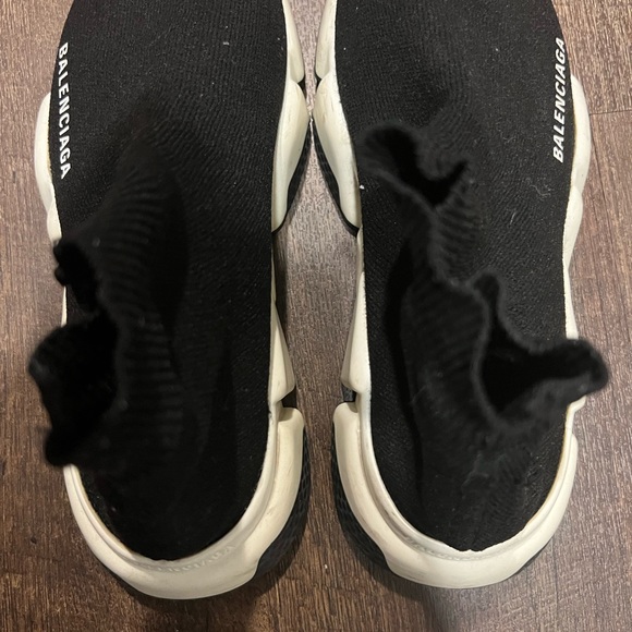 Authentic Balenciaga size 7.5 - Picture 3 of 4
